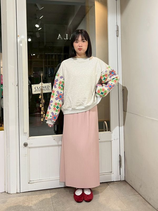 拼接刺繡小花園袖圓領上衣 