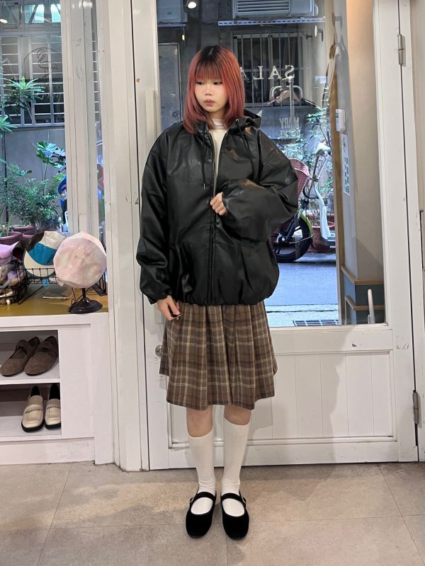 黑色縮口連帽抽繩拉鏈皮外套 