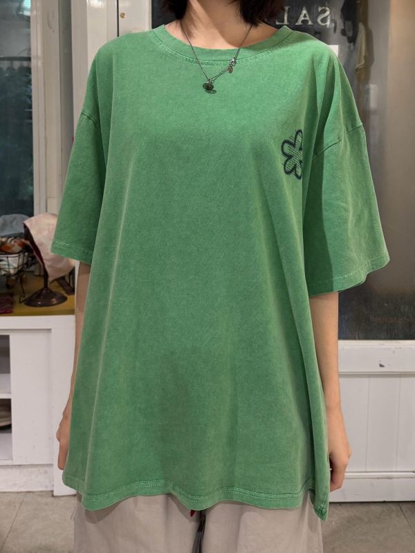 噴漆花朵字母Tee 