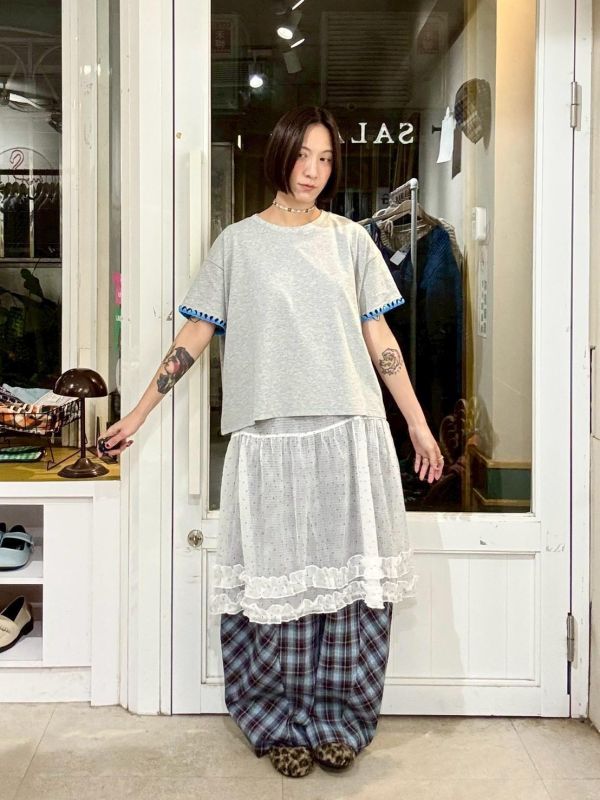 袖口撞色刺繡tee 
