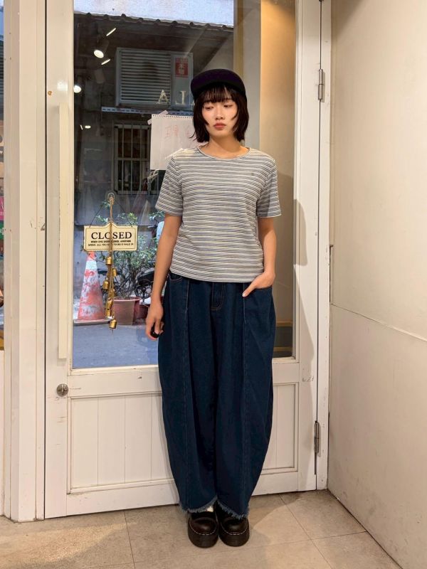 撞色橫紋胸前銀標上衣 