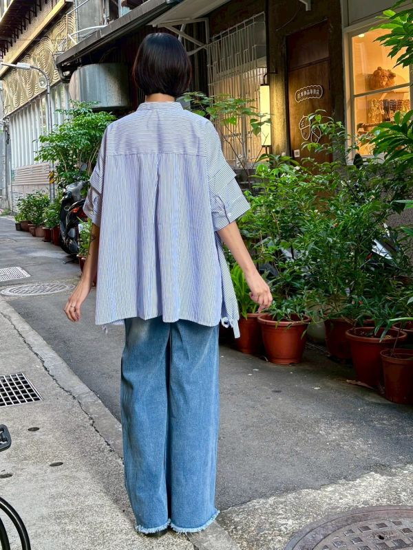 藍條紋傘狀下擺兩側綁帶襯衫 