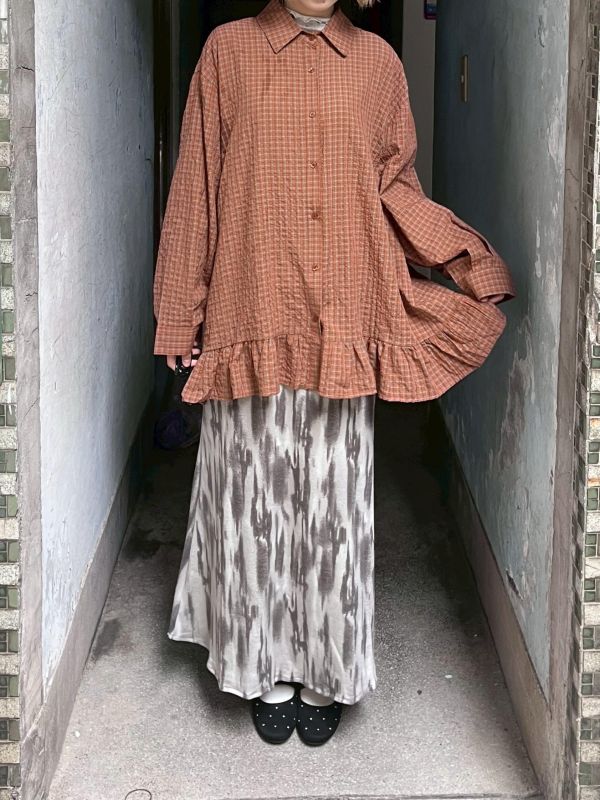 格紋泡泡布下擺花邊長袖襯衫 