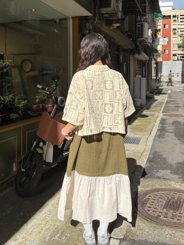 鏤空磚花針織拉鍊上衣 