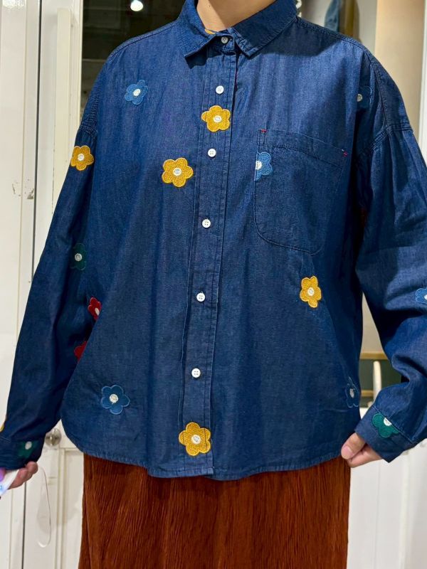刺繡花牛仔襯衫 
