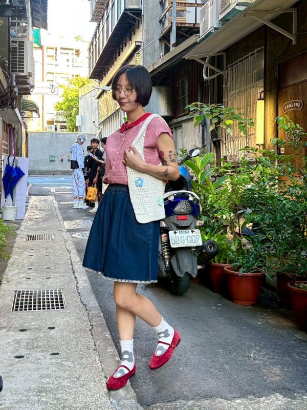 蕾絲小翻領細格子落肩排扣上衣 