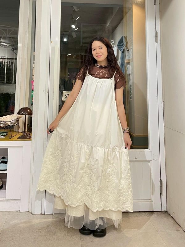 可調節細肩圓弧切線雙口袋立體紗花朵波浪下擺洋裝 