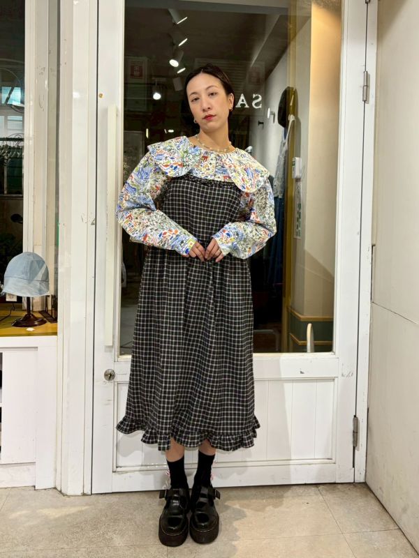 木耳滾邊格紋吊帶洋裝 