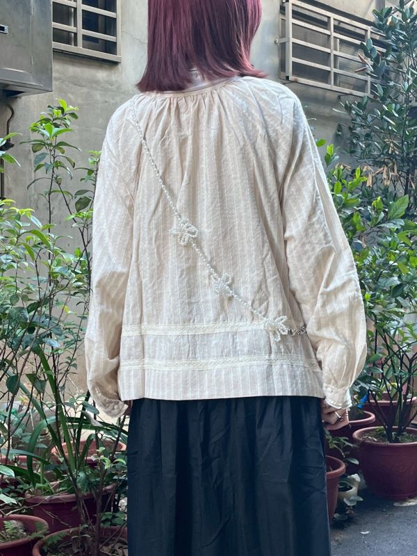 圓領綁帶直條紋長袖上衣 