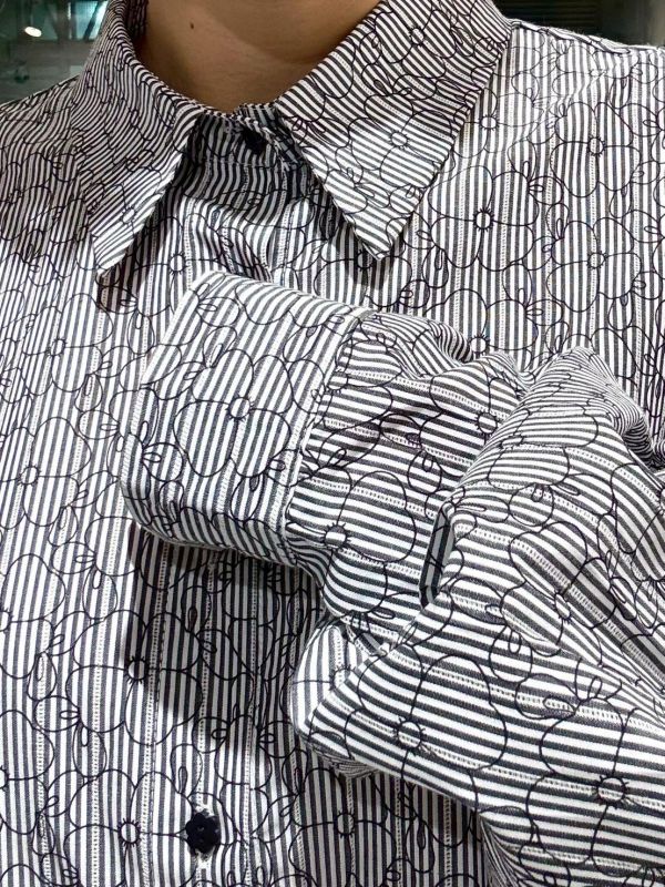 滿版花落肩寬版花形鈕扣襯衫 