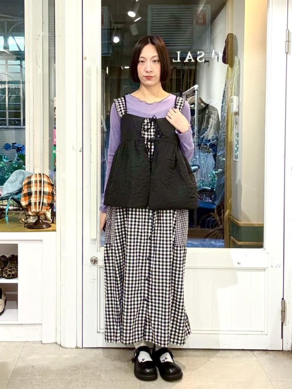 版滿壓紋花空氣感吊帶背心 