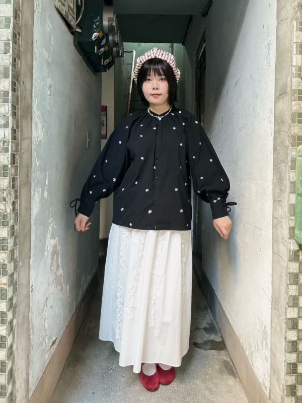 領口抓皺綁帶花花襯衫 
