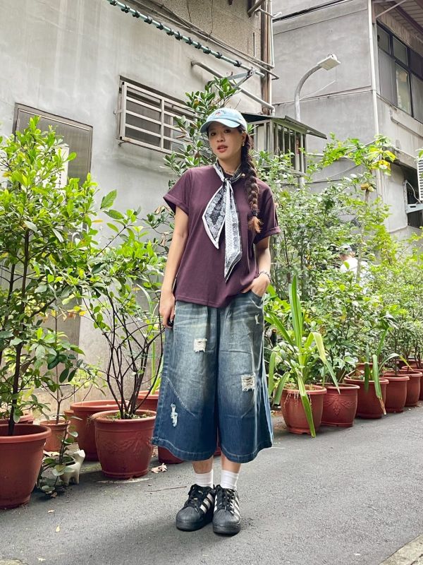 反折袖素色上衣x可拆變色龍絲巾 