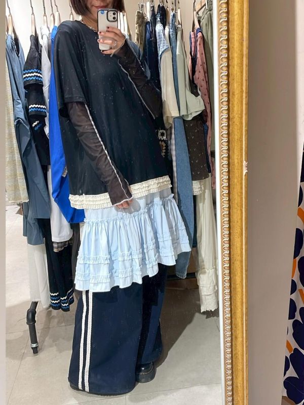 涼感親膚壓紋下擺蕾絲拼接短袖上衣 