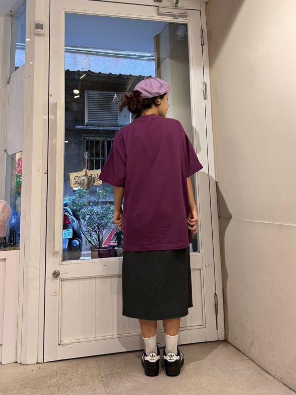 貓咪拉手轉圈圈深紫色落肩寬T 