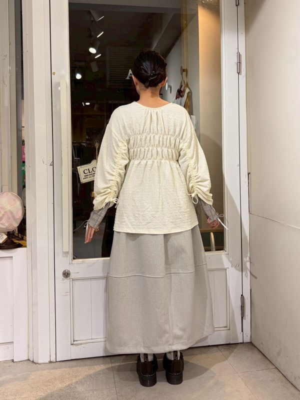 泡泡布胸口彈性燈籠袖上衣 