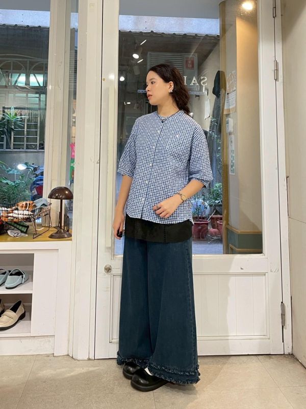 立體毛球藍白方格圓弧下擺五分袖前短後長中山領襯衫 