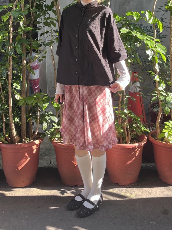 黑色立體花花織紋五分袖襯衫 