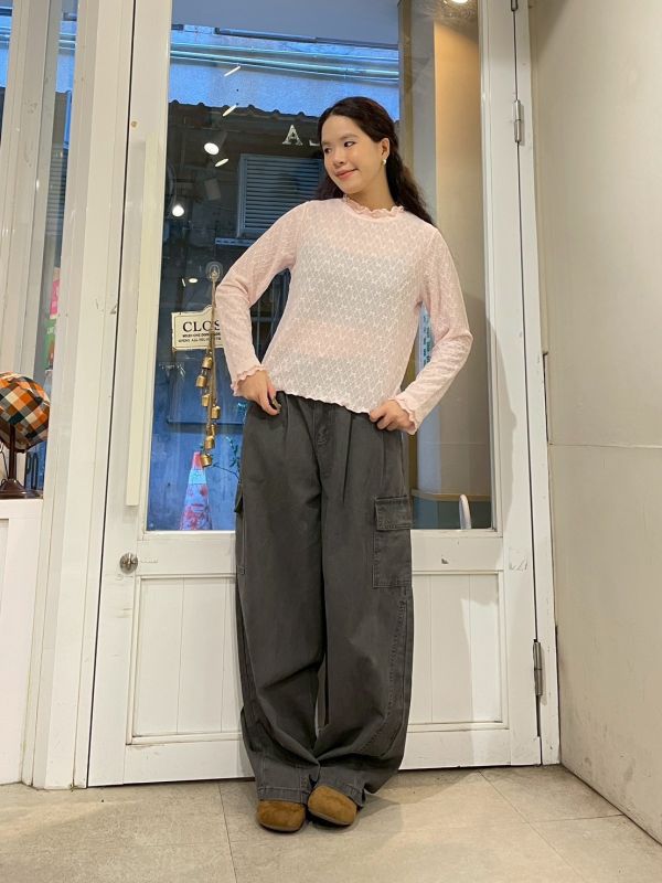 雙層木耳滾邊蝴蝶結菱格壓紋微透膚長袖上衣 