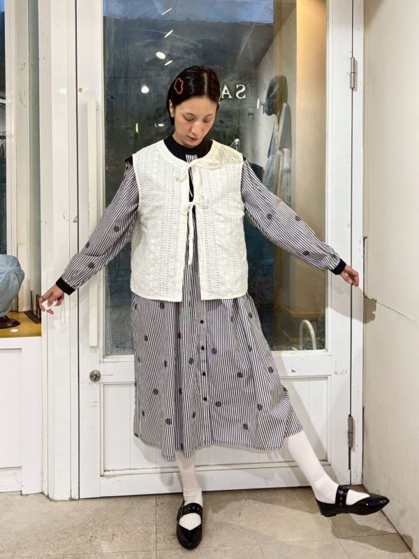 鏤空蕾絲綁帶背心 