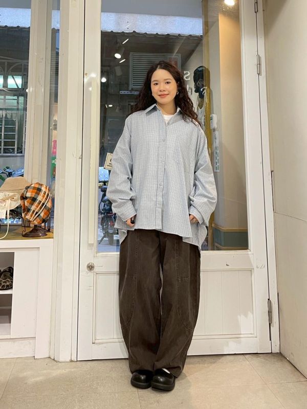 經典百搭寬鬆落肩格紋前短後長翻領襯衫 