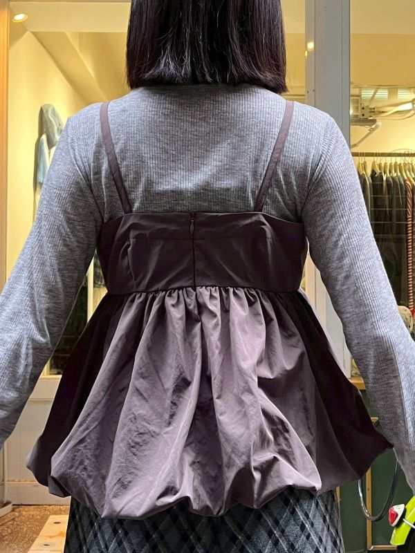 刷刷布氣球蓬蓬背心+彈性圓領長袖上衣 