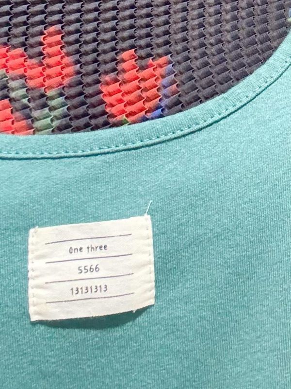 正面小布標棉質下擺拼接背心 