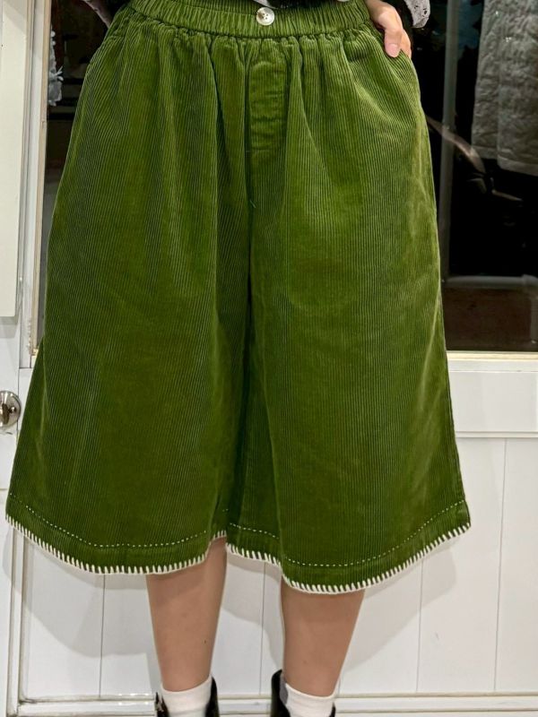 伸縮腰褲腳車縫線燈芯絨短褲 