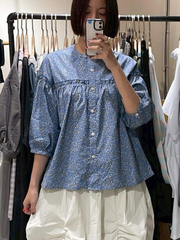 碎花圓領落肩蓬蓬袖襯衫 