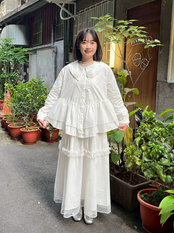 立體紗質玫瑰拼接雙層下擺蓬蓬袖襯衫 