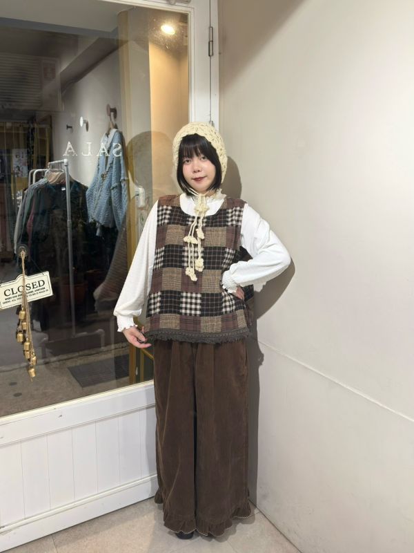 格紋拼接下擺刺繡抽鬚背心 