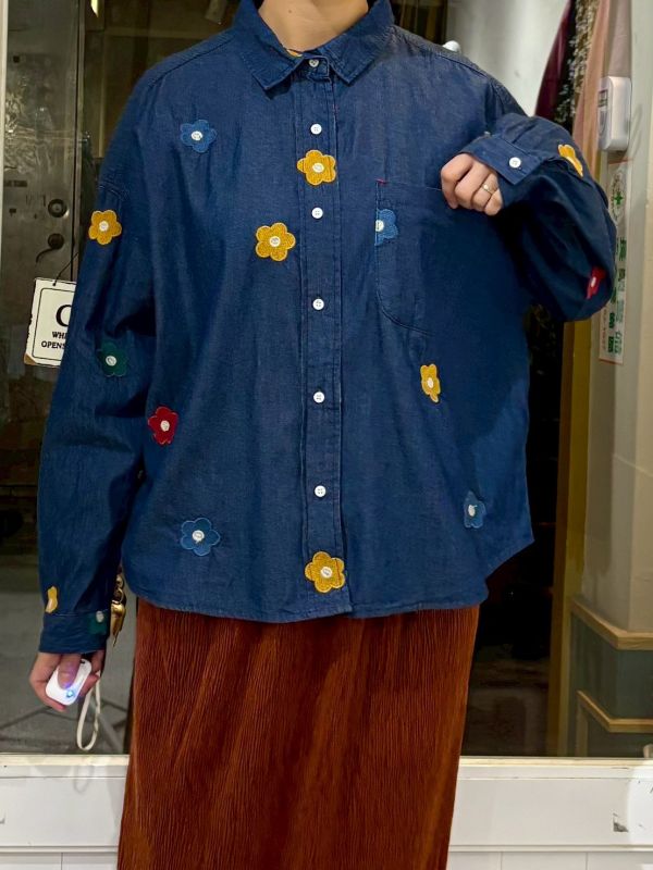 刺繡花牛仔襯衫 