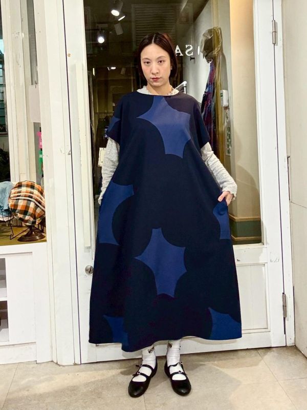 藍色色塊圓領長版洋裝 