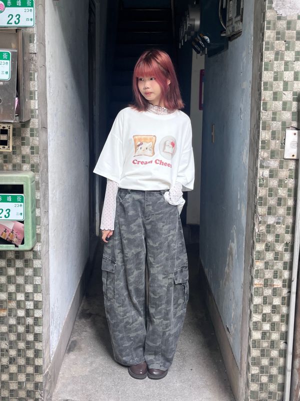 迷彩牛仔工裝口袋彎刀長褲 