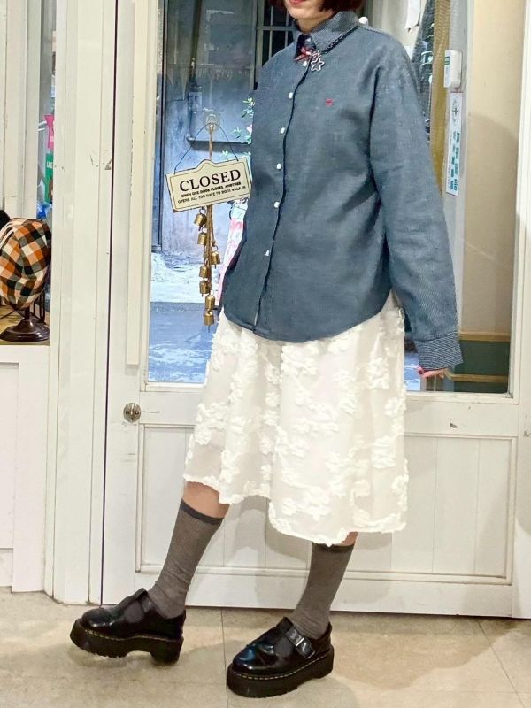 刺繡小愛心細條紋挺版牛仔襯衫 