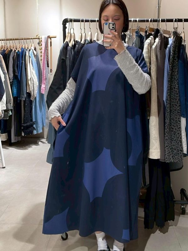 藍色色塊圓領長版洋裝 