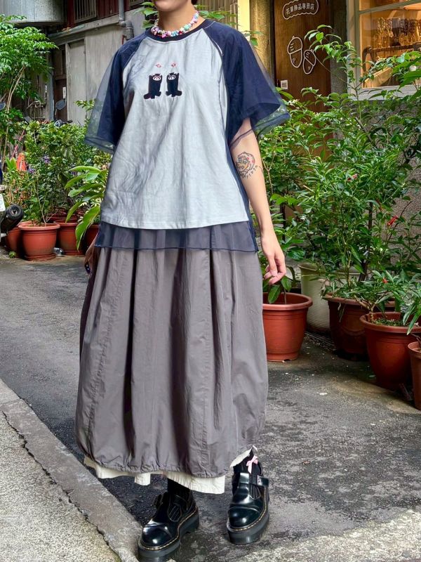 棒球接袖刺繡浣熊菇菇外層紗短Tee 