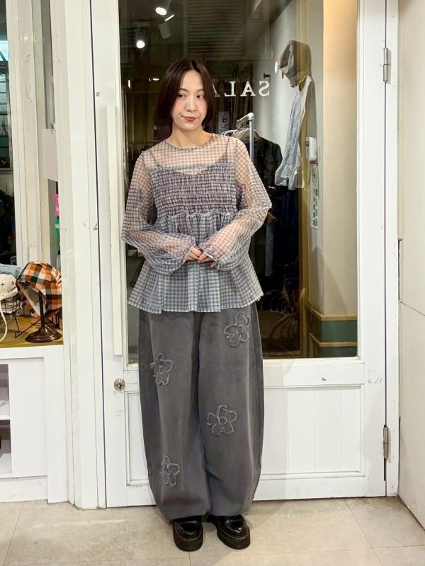 格子胸前彈性抓皺傘狀透膚上衣 