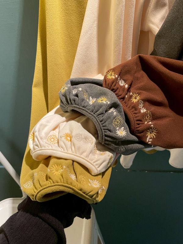 泡泡刺繡袖口雲朵下擺蕾絲領口絨面長袖 