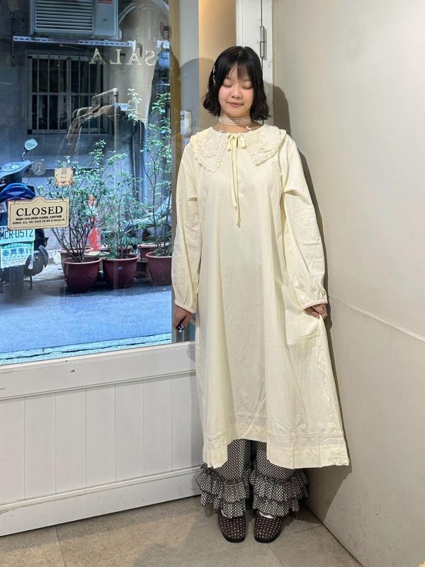 刺繡雙領長洋裝 