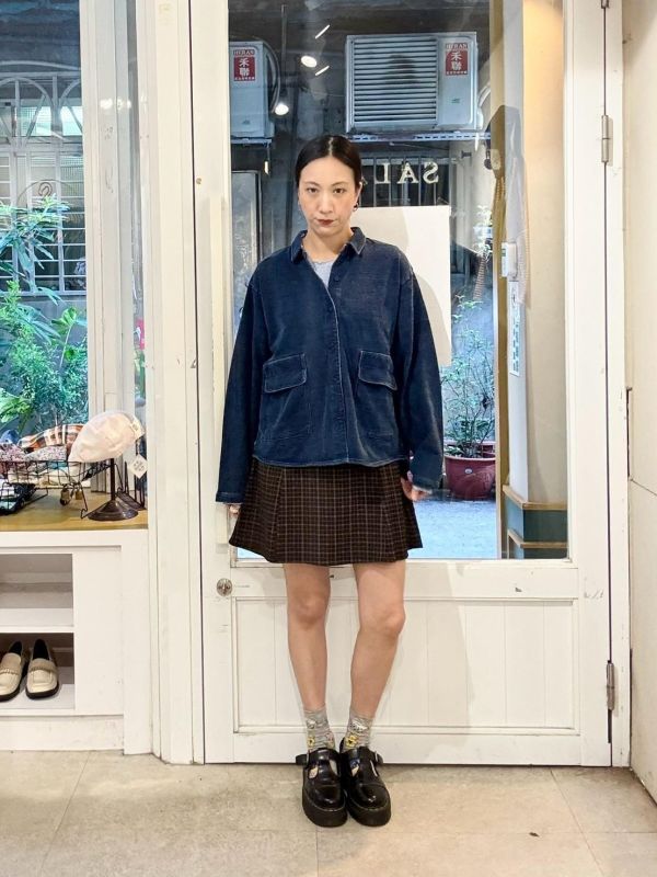 短版牛仔布格紋拼接翻蓋大口袋上衣 