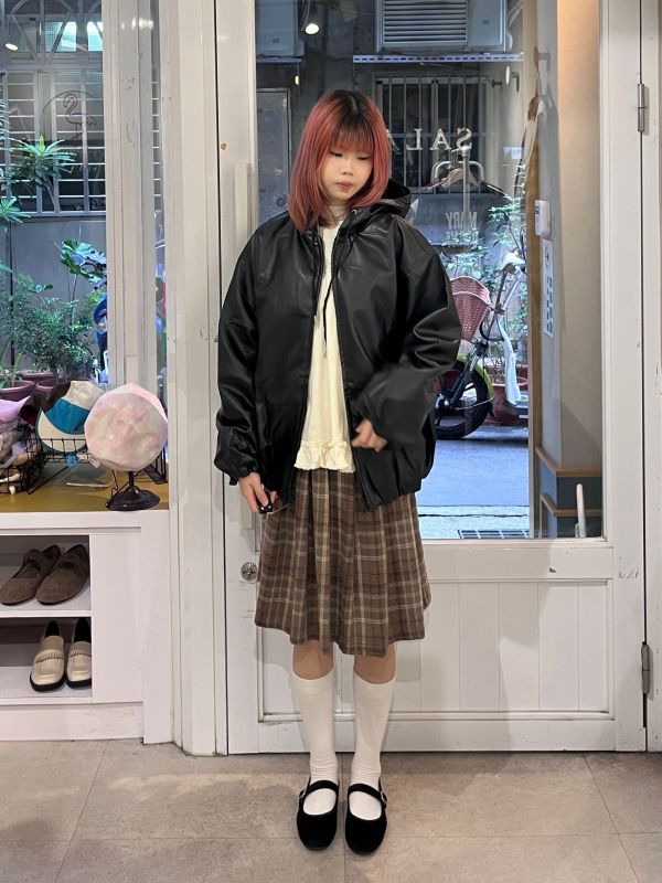 黑色縮口連帽抽繩拉鏈皮外套 