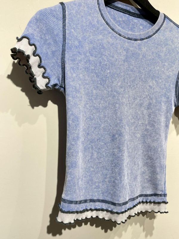 撞色車線木耳捲邊合身短袖雙層上衣 