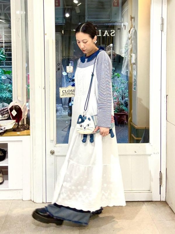 白色裙擺蕾絲拼接蛋糕吊帶洋裝 