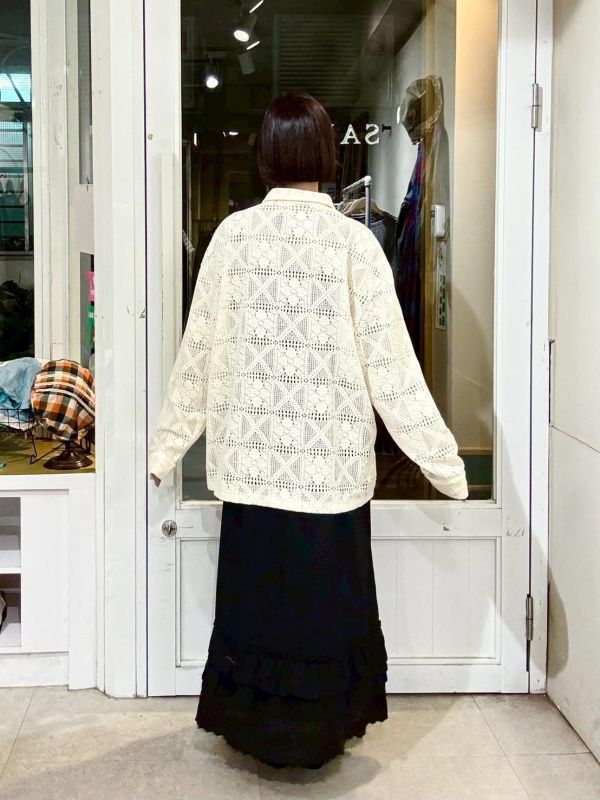 米白針織鏤空刺繡親膚襯衫 