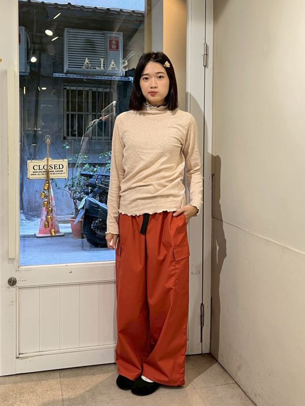 假兩件橫紋領木耳滾邊上衣 