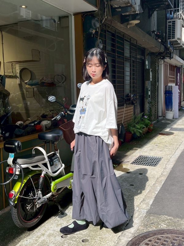 打摺造型兩側口袋鬆緊腰花苞長裙 
