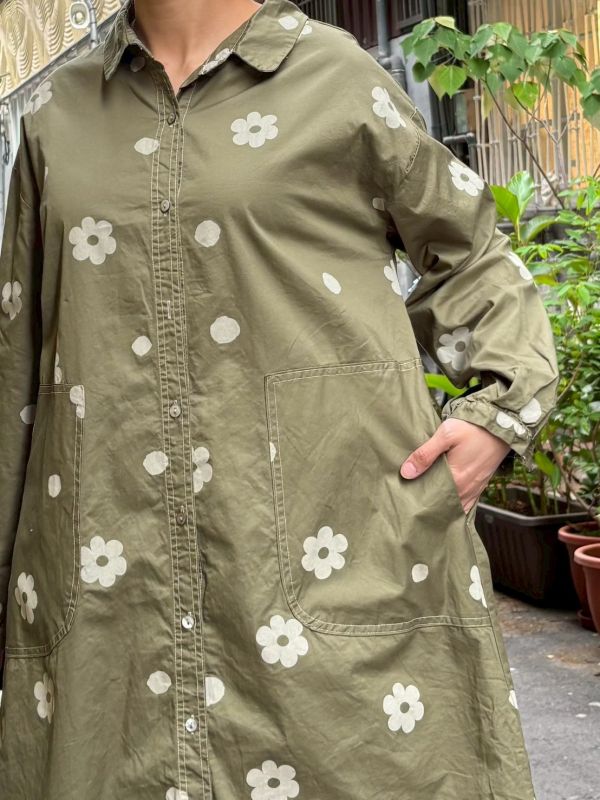 滿版花長版襯衫洋裝 