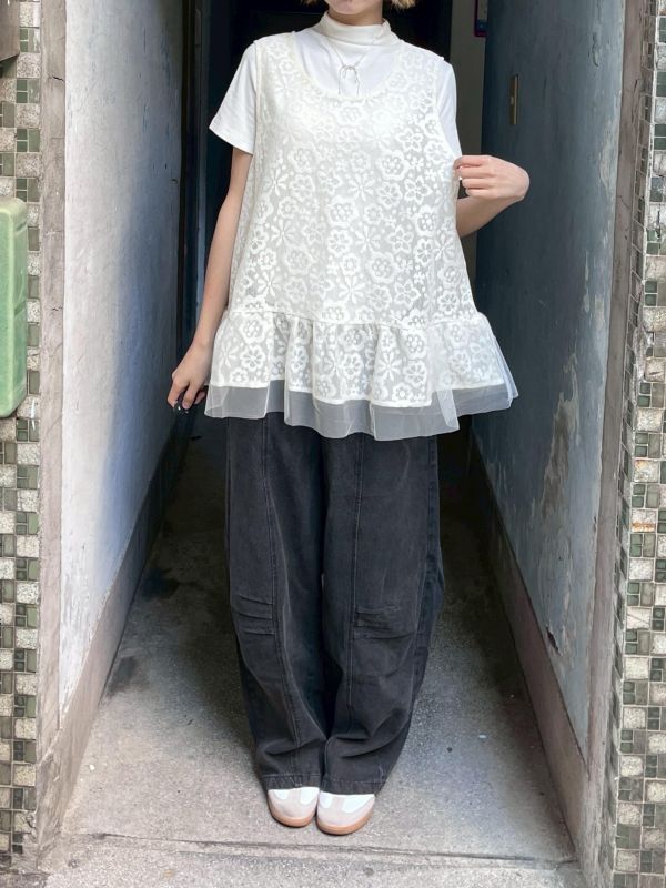 刺繡小花鏤空拼接紗寬肩帶背心 