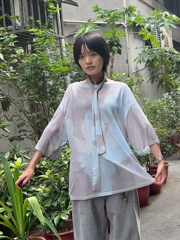 大理石灰藍透膚七分袖上衣附綁帶 